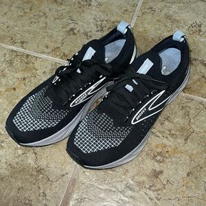Men’s Brooks Levitate running shoes